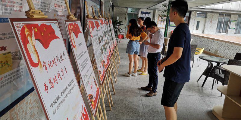 宋体六号，居中